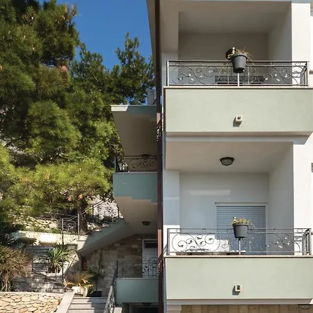 Apartment Amazing Apartment In Makarska With House Sea View