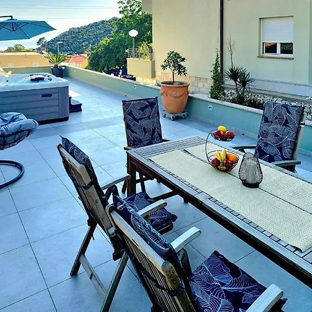 Apartmán Amazing In With House Sea View